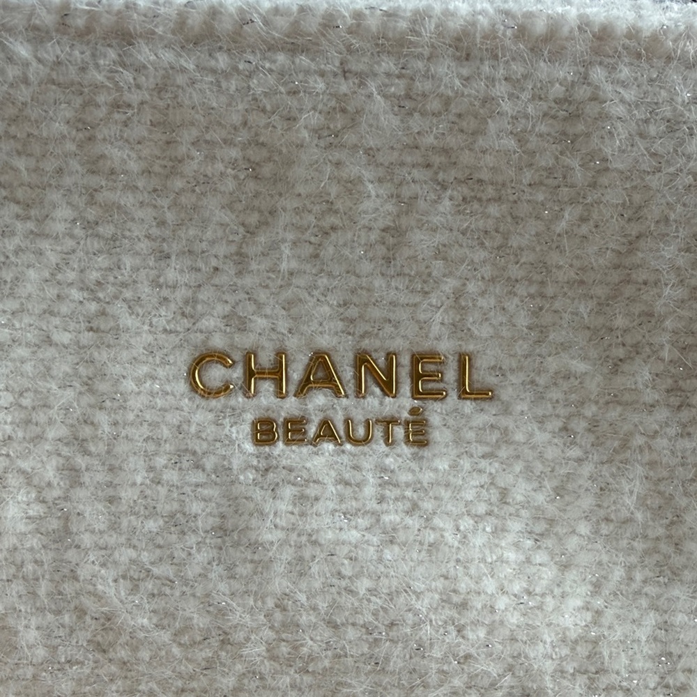 CHANEL Cream Bouclé Cosmetic Pouch with Gold Logo - Picture 2 of 8